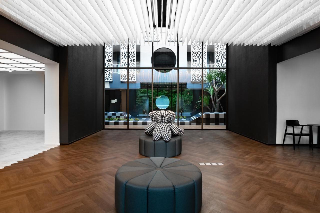 Foto Hotel Phuket Beachfront Dış mekan fotoğraf The interior of the building