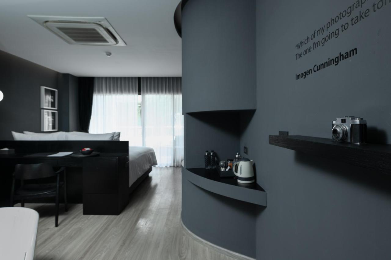 Foto Hotel Phuket Beachfront Dış mekan fotoğraf A room at the hotel