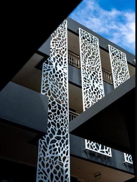Foto Hotel Phuket Beachfront Dış mekan fotoğraf The building's facade