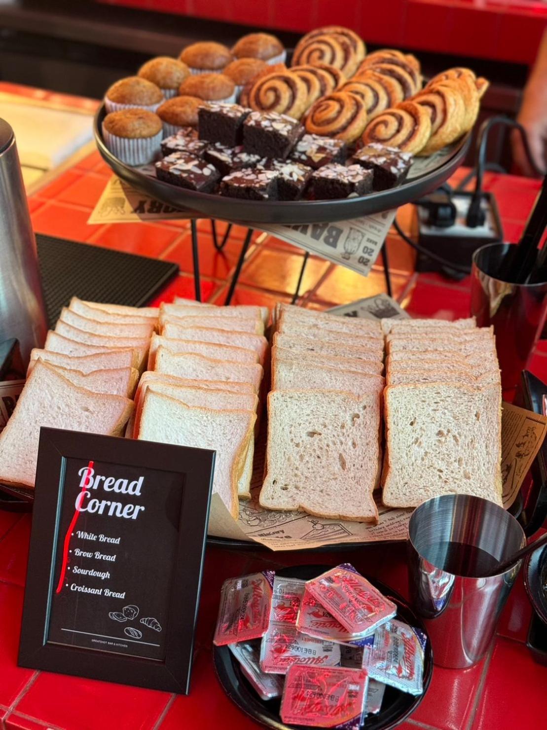 Foto Hotel Phuket Beachfront Dış mekan fotoğraf White bread