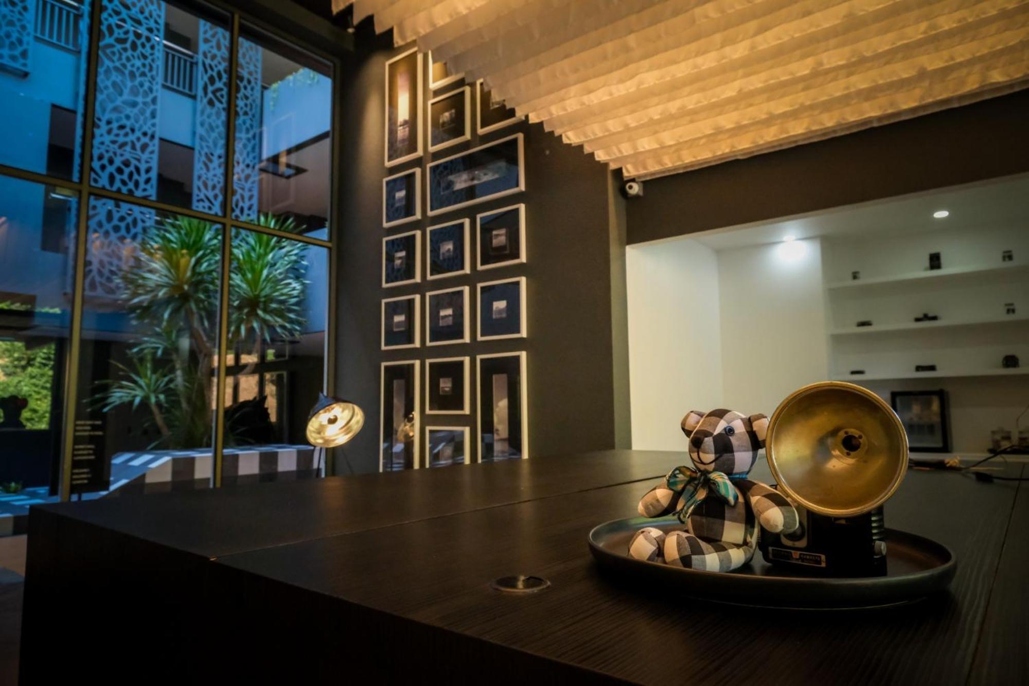 Foto Hotel Phuket Beachfront Dış mekan fotoğraf The interior of the hotel